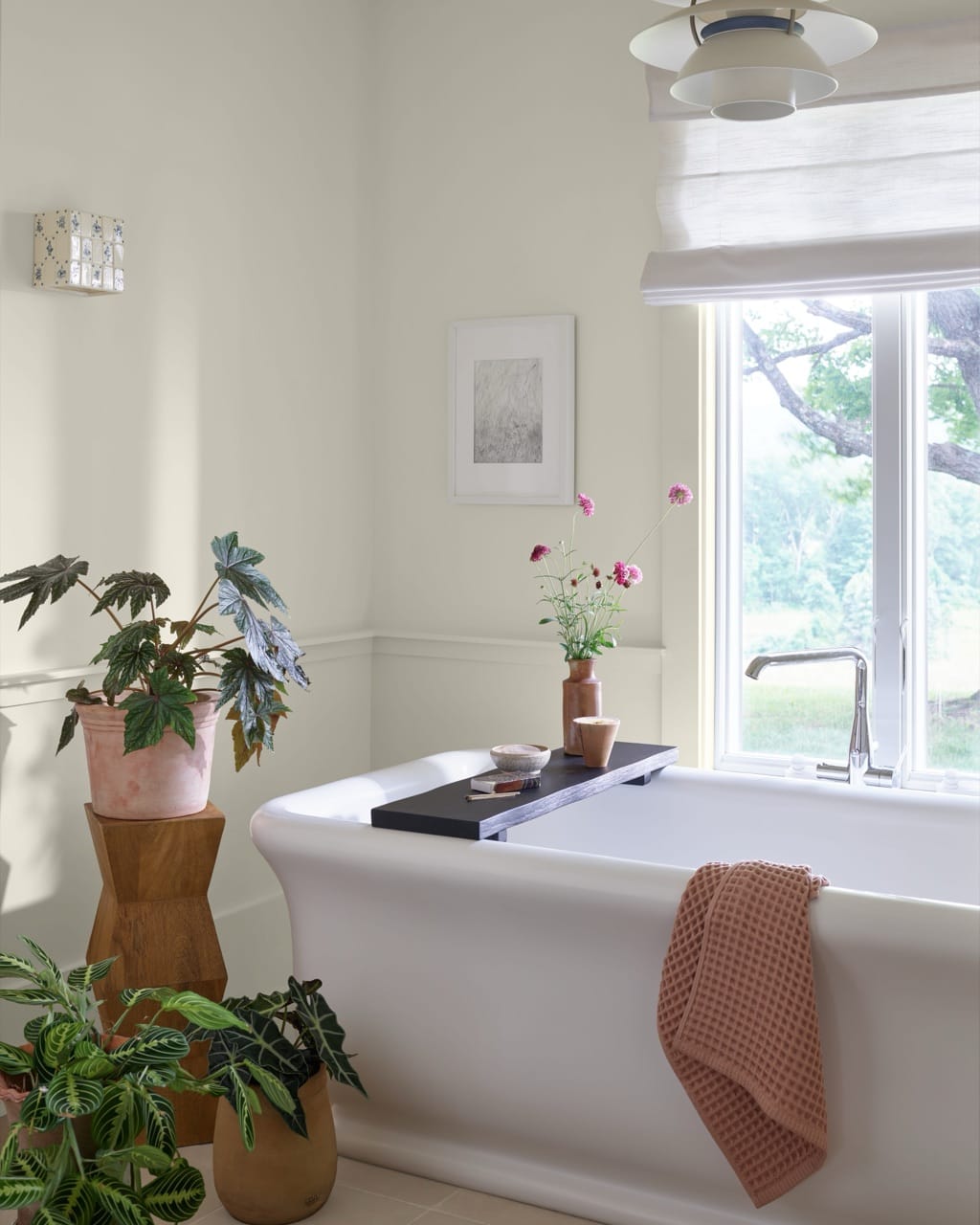 Benjamin Moore Bathroom — photography by Sean McLaughlin for Benjamin Moore