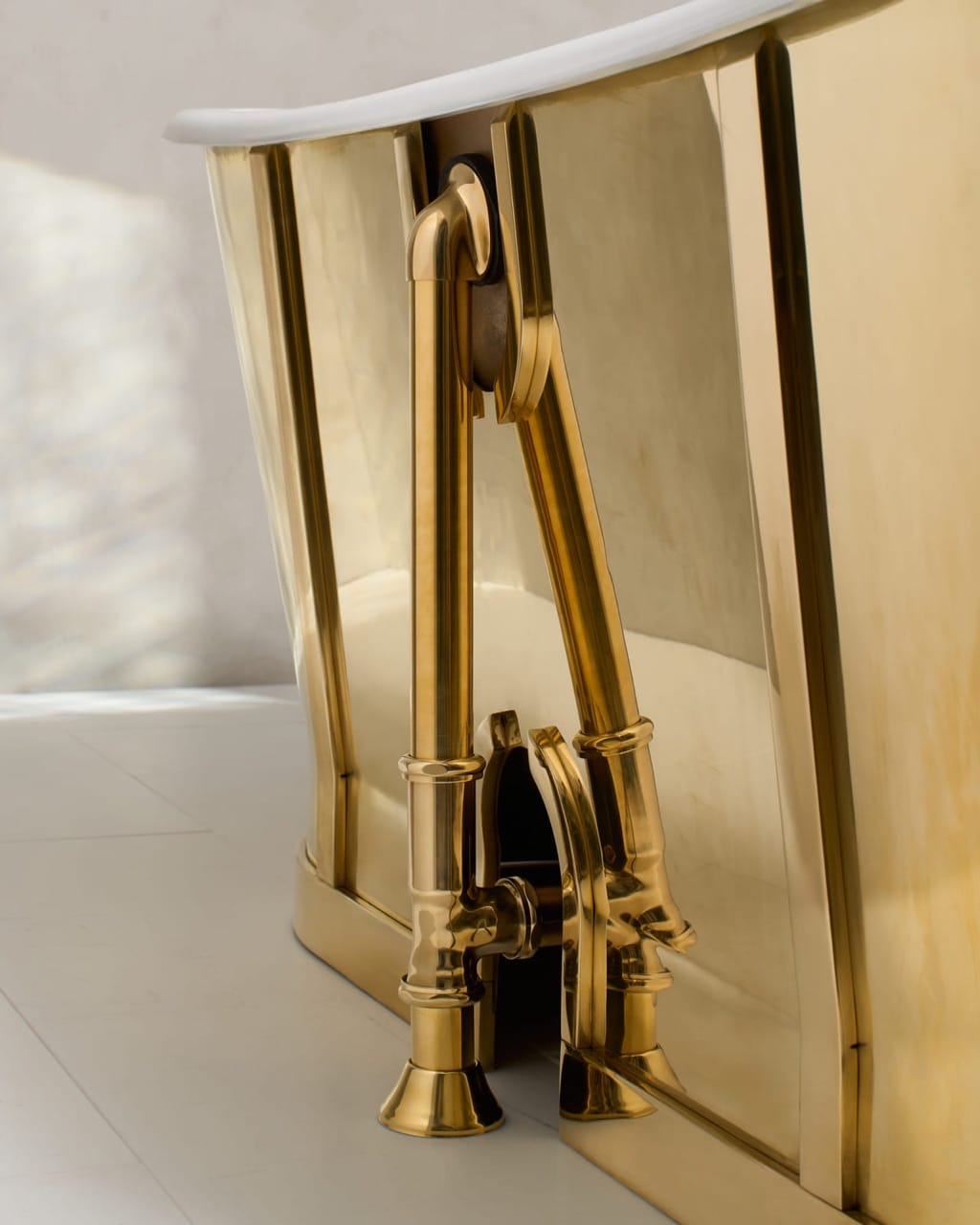 Finishing Details Bathtub Overflow — photography by Shawn Willis for Waterworks
